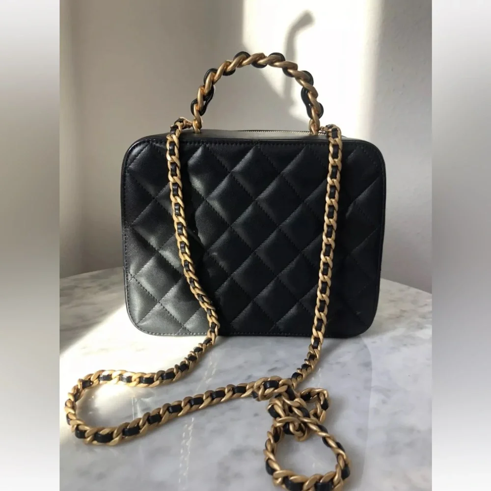 CHANEL Vanity Chain Shoulder Bag in Black Quilted Leather Gold Hardware
